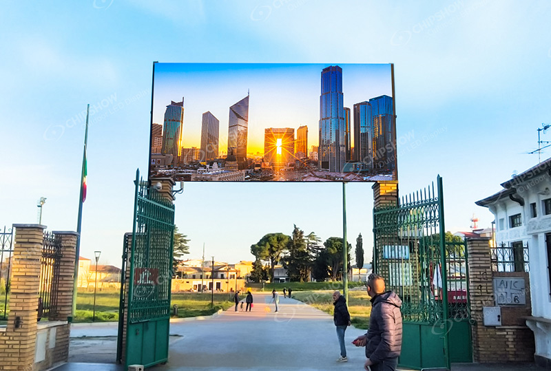 Тематическое исследование проекта наружного рекламного экрана P3.91 / прокатного экрана, расположенного в парке в Италии.